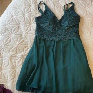 Green Dillard’s Extraordinary formal dress(size 9)